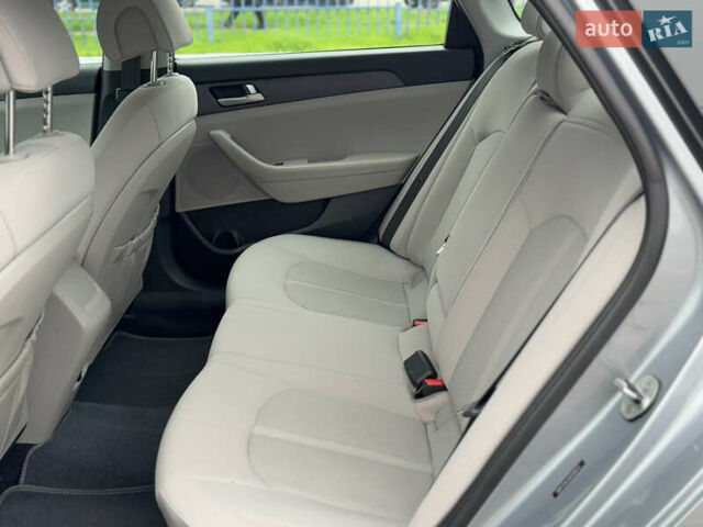 Сірий Хендай Соната, об'ємом двигуна 2.4 л та пробігом 167 тис. км за 8900 $, фото 42 на Automoto.ua