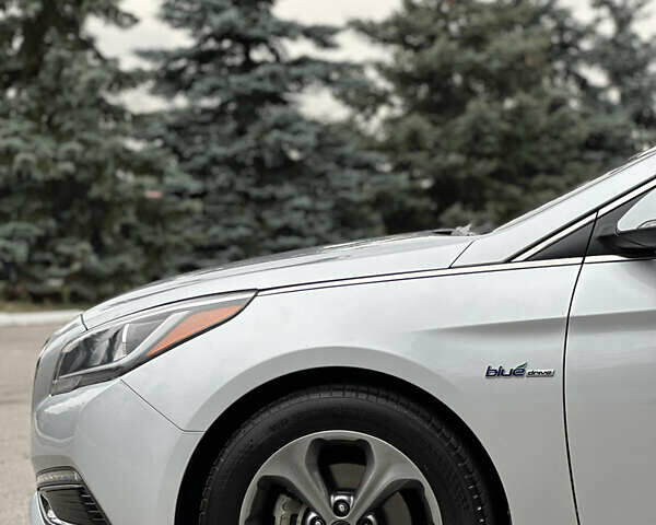 Сірий Хендай Соната, об'ємом двигуна 2 л та пробігом 140 тис. км за 14300 $, фото 13 на Automoto.ua