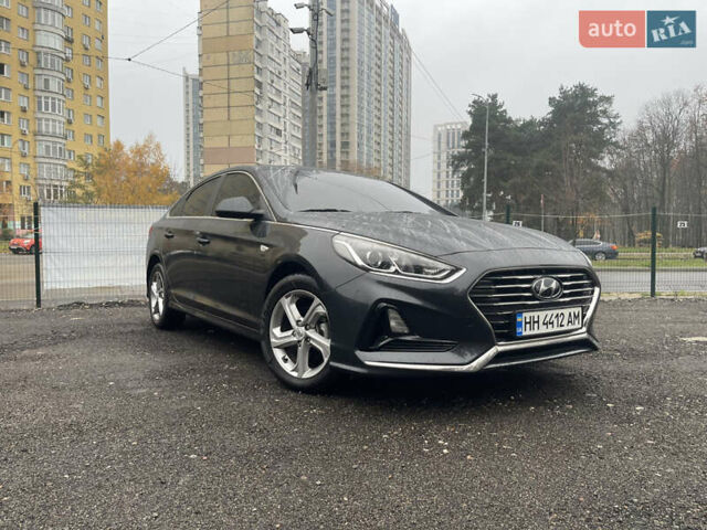 Серый Хендай Соната, объемом двигателя 2 л и пробегом 192 тыс. км за 12900 $, фото 11 на Automoto.ua