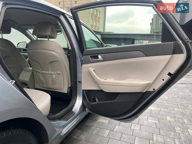 Серый Хендай Соната, объемом двигателя 2.36 л и пробегом 177 тыс. км за 10950 $, фото 9 на Automoto.ua