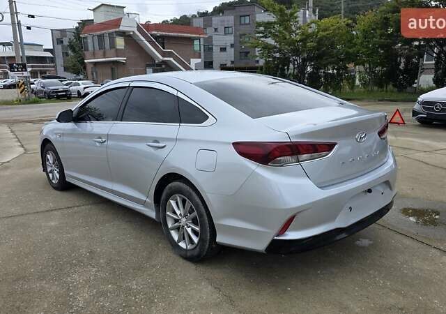 Сірий Хендай Соната, об'ємом двигуна 2 л та пробігом 384 тис. км за 10990 $, фото 1 на Automoto.ua