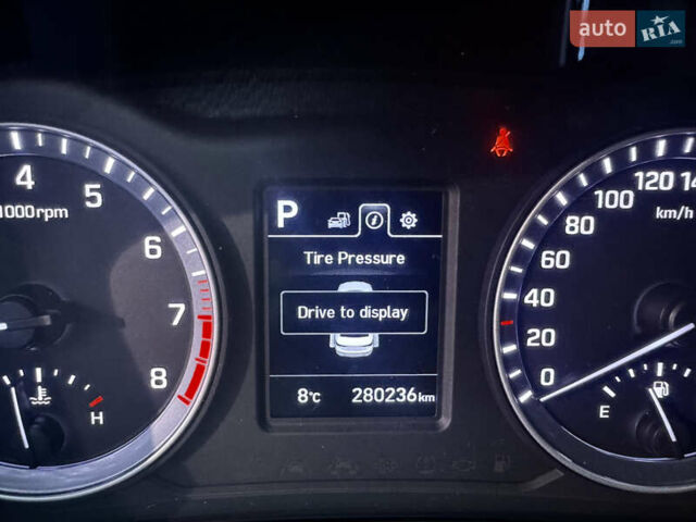 Серый Хендай Соната, объемом двигателя 2 л и пробегом 279 тыс. км за 13600 $, фото 13 на Automoto.ua