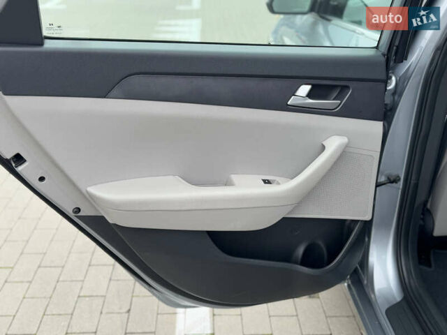 Сірий Хендай Соната, об'ємом двигуна 2.4 л та пробігом 167 тис. км за 8900 $, фото 39 на Automoto.ua