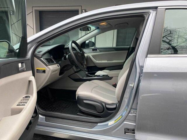 Серый Хендай Соната, объемом двигателя 2.4 л и пробегом 177 тыс. км за 10950 $, фото 13 на Automoto.ua