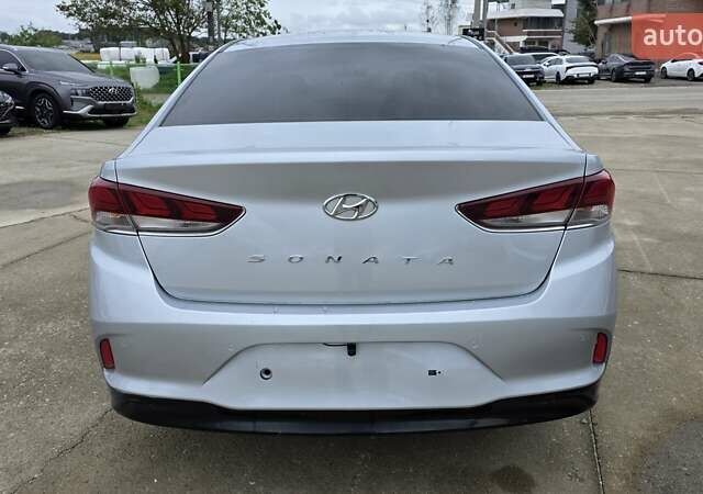 Сірий Хендай Соната, об'ємом двигуна 2 л та пробігом 384 тис. км за 10990 $, фото 3 на Automoto.ua