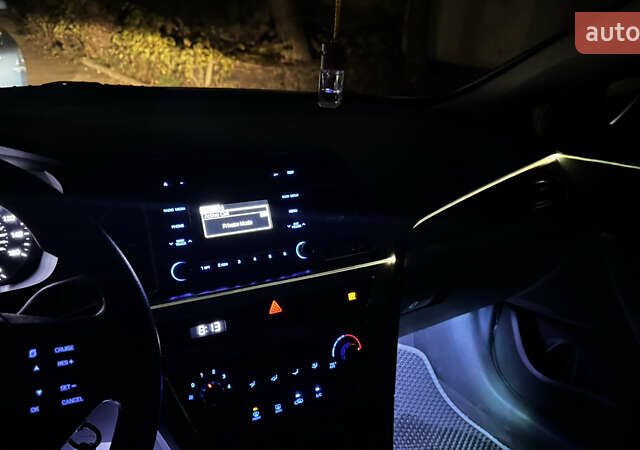 Серый Хендай Соната, объемом двигателя 2.36 л и пробегом 187 тыс. км за 9500 $, фото 20 на Automoto.ua