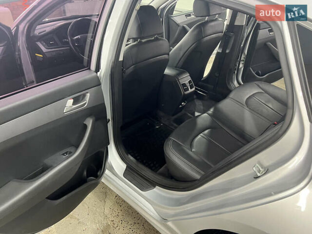 Сірий Хендай Соната, об'ємом двигуна 2 л та пробігом 170 тис. км за 15000 $, фото 19 на Automoto.ua