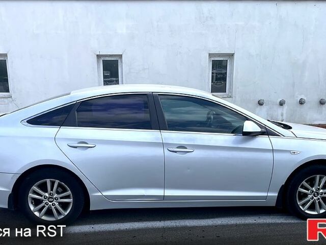 Серый Хендай Соната, объемом двигателя 2 л и пробегом 360 тыс. км за 9770 $, фото 2 на Automoto.ua