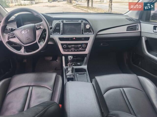 Серый Хендай Соната, объемом двигателя 2 л и пробегом 227 тыс. км за 11500 $, фото 9 на Automoto.ua