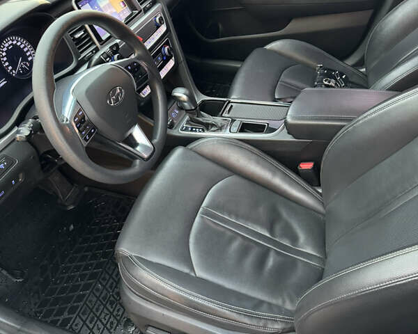 Хендай Соната 2017 в Киеве на Automoto.ua Серый Хендай Соната, объемом двигателя 2 л и пробегом 338 тыс. км за 12700 $, фото 20 на Automoto.ua