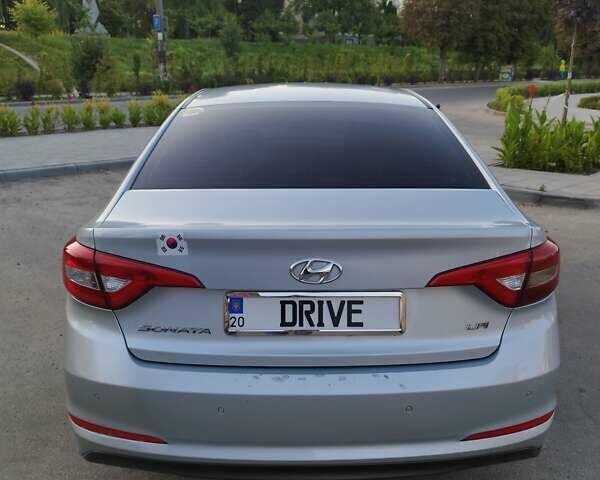 Серый Хендай Соната, объемом двигателя 2 л и пробегом 337 тыс. км за 10900 $, фото 7 на Automoto.ua