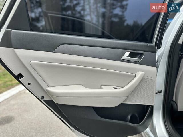 Сірий Хендай Соната, об'ємом двигуна 2 л та пробігом 140 тис. км за 14300 $, фото 31 на Automoto.ua