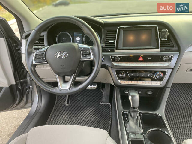 Хендай Соната 2017 в Львове на Automoto.ua Серый Хендай Соната, объемом двигателя 2.4 л и пробегом 130 тыс. км за 11600 $, фото 5 на Automoto.ua