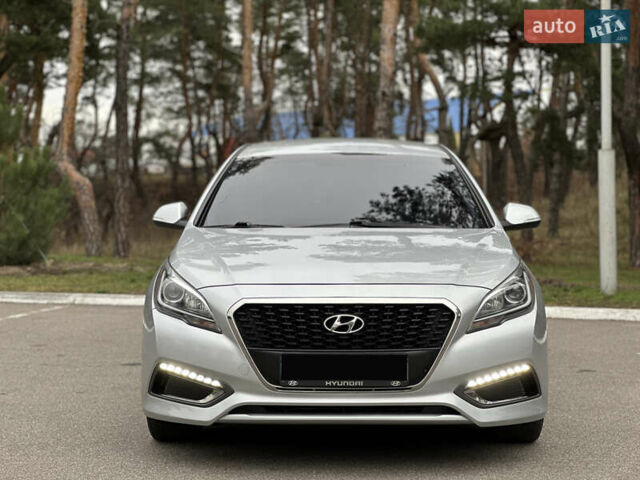 Сірий Хендай Соната, об'ємом двигуна 2 л та пробігом 140 тис. км за 14300 $, фото 4 на Automoto.ua