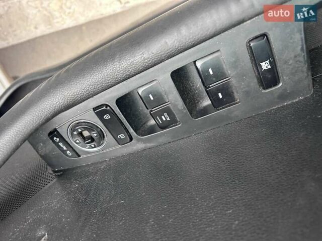 Серый Хендай Соната, объемом двигателя 2 л и пробегом 328 тыс. км за 7290 $, фото 15 на Automoto.ua