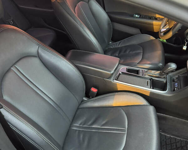 Хендай Соната 2017 в Киеве на Automoto.ua Серый Хендай Соната, объемом двигателя 2 л и пробегом 338 тыс. км за 12700 $, фото 24 на Automoto.ua