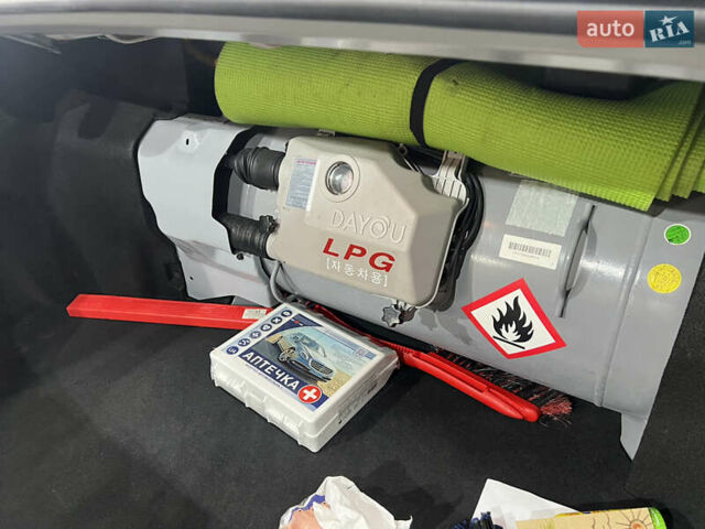 Сірий Хендай Соната, об'ємом двигуна 2 л та пробігом 170 тис. км за 15000 $, фото 5 на Automoto.ua