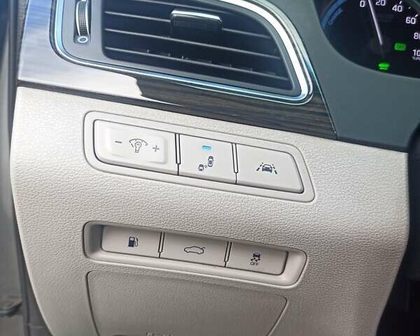 Сірий Хендай Соната, об'ємом двигуна 2 л та пробігом 116 тис. км за 14300 $, фото 17 на Automoto.ua