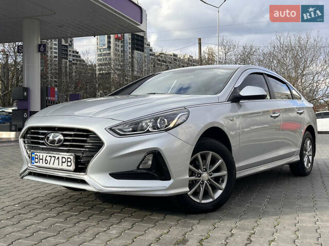 Серый Хендай Соната, объемом двигателя 2 л и пробегом 165 тыс. км за 12900 $, фото 2 на Automoto.ua