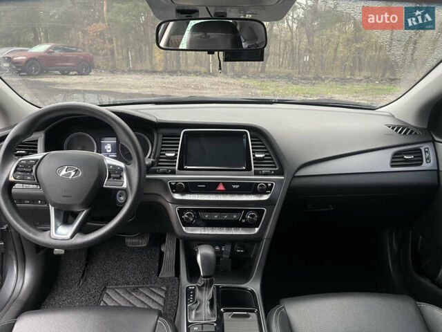 Серый Хендай Соната, объемом двигателя 2 л и пробегом 192 тыс. км за 12900 $, фото 28 на Automoto.ua