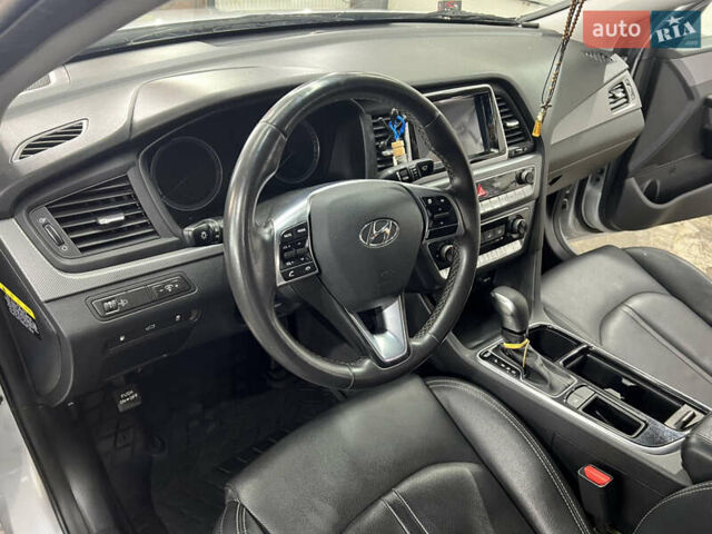Сірий Хендай Соната, об'ємом двигуна 2 л та пробігом 170 тис. км за 15000 $, фото 23 на Automoto.ua