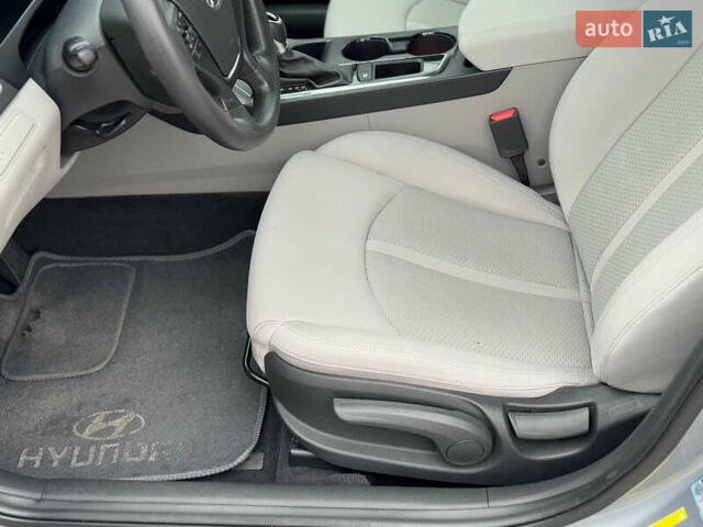 Сірий Хендай Соната, об'ємом двигуна 2.4 л та пробігом 167 тис. км за 8900 $, фото 36 на Automoto.ua