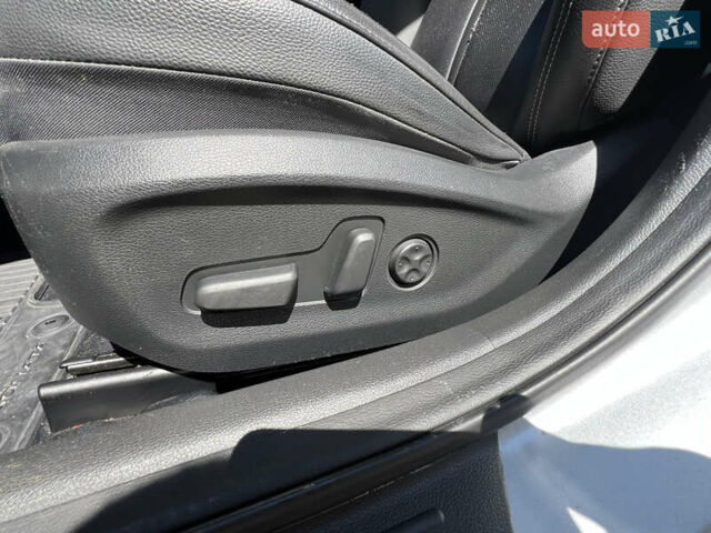 Серый Хендай Соната, объемом двигателя 2 л и пробегом 350 тыс. км за 11700 $, фото 27 на Automoto.ua