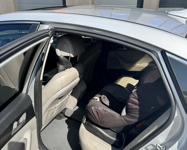 Серый Хендай Соната, объемом двигателя 2.36 л и пробегом 280 тыс. км за 10500 $, фото 11 на Automoto.ua