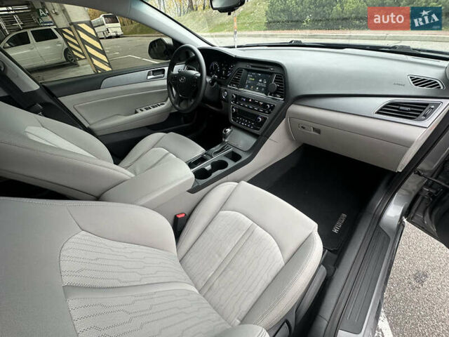 Серый Хендай Соната, объемом двигателя 2 л и пробегом 86 тыс. км за 14999 $, фото 36 на Automoto.ua