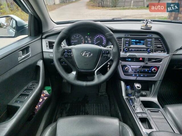 Серый Хендай Соната, объемом двигателя 2 л и пробегом 374 тыс. км за 9300 $, фото 8 на Automoto.ua