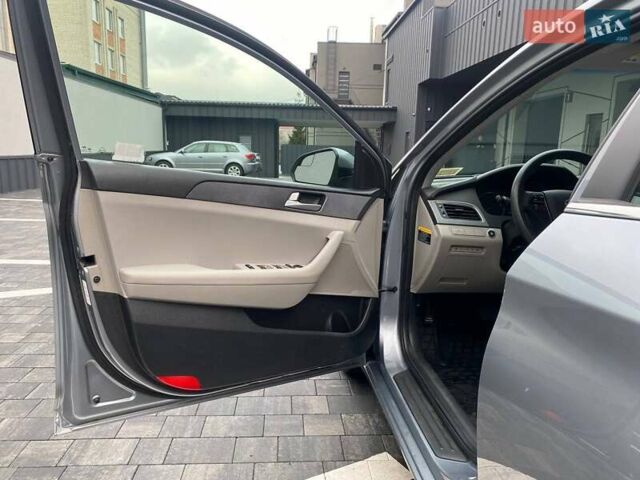 Серый Хендай Соната, объемом двигателя 2.36 л и пробегом 177 тыс. км за 10950 $, фото 14 на Automoto.ua