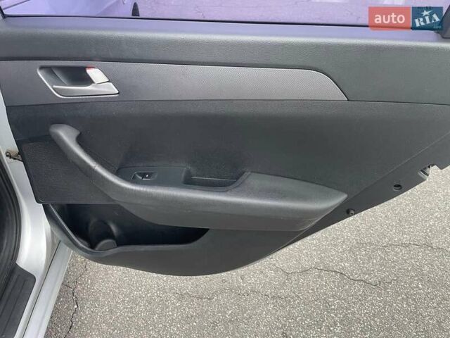 Серый Хендай Соната, объемом двигателя 2 л и пробегом 360 тыс. км за 8399 $, фото 17 на Automoto.ua