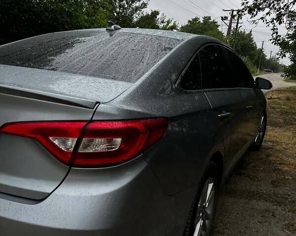 Серый Хендай Соната, объемом двигателя 2.36 л и пробегом 110 тыс. км за 10500 $, фото 4 на Automoto.ua