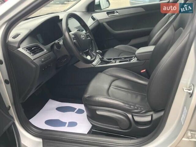 Сірий Хендай Соната, об'ємом двигуна 2 л та пробігом 383 тис. км за 10390 $, фото 13 на Automoto.ua