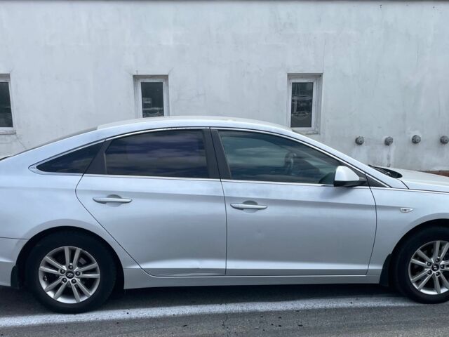 Серый Хендай Соната, объемом двигателя 2 л и пробегом 360 тыс. км за 8450 $, фото 3 на Automoto.ua