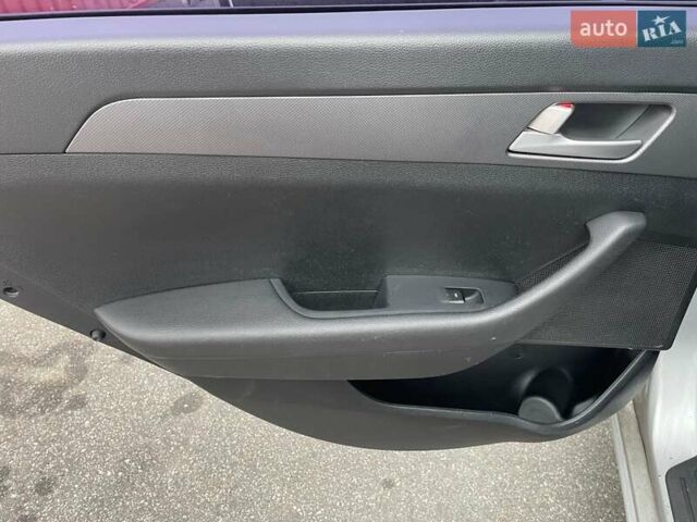 Серый Хендай Соната, объемом двигателя 2 л и пробегом 360 тыс. км за 8399 $, фото 15 на Automoto.ua