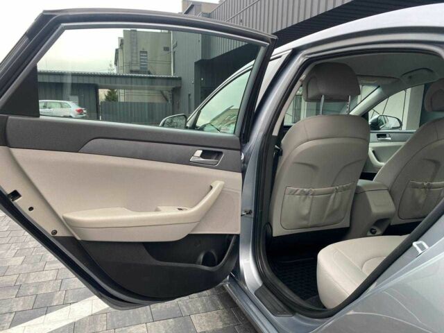 Серый Хендай Соната, объемом двигателя 2.4 л и пробегом 177 тыс. км за 10950 $, фото 11 на Automoto.ua