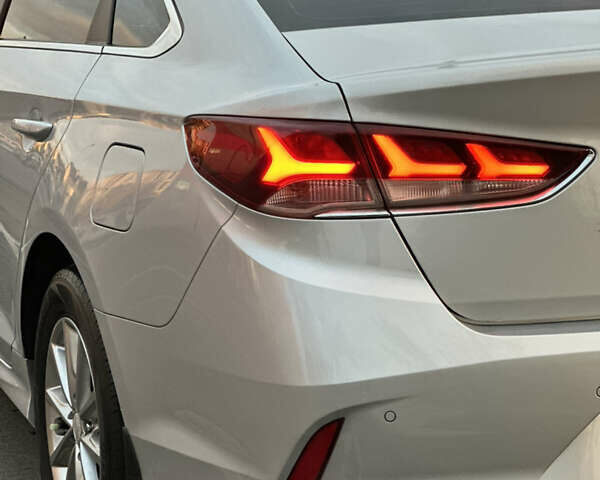 Хендай Соната 2017 в Киеве на Automoto.ua Серый Хендай Соната, объемом двигателя 2 л и пробегом 338 тыс. км за 12700 $, фото 5 на Automoto.ua