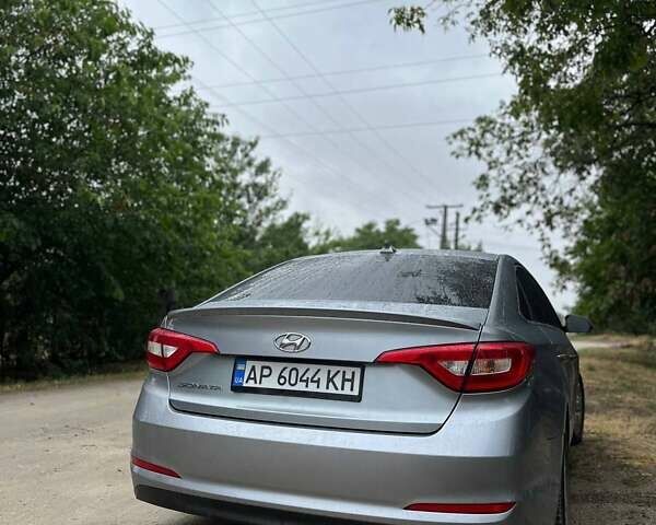 Серый Хендай Соната, объемом двигателя 2.36 л и пробегом 110 тыс. км за 10500 $, фото 2 на Automoto.ua