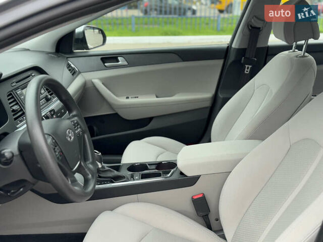 Сірий Хендай Соната, об'ємом двигуна 2.4 л та пробігом 167 тис. км за 8900 $, фото 37 на Automoto.ua