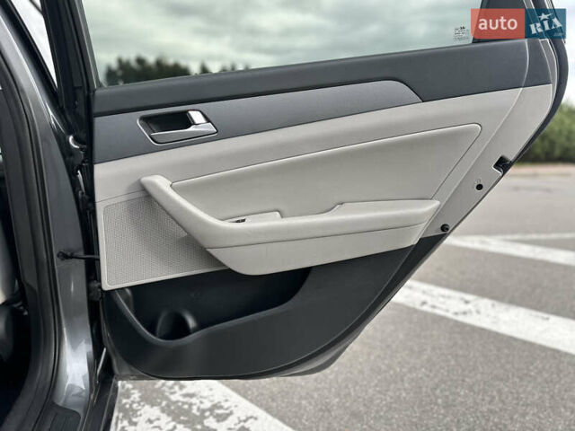 Серый Хендай Соната, объемом двигателя 2 л и пробегом 86 тыс. км за 14999 $, фото 28 на Automoto.ua