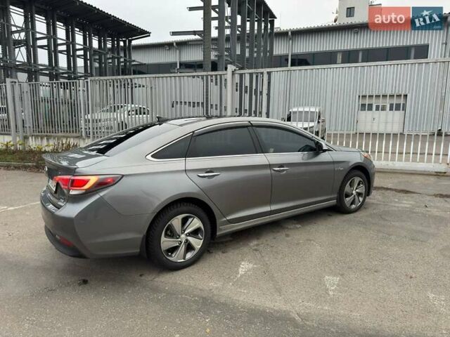 Серый Хендай Соната, объемом двигателя 2 л и пробегом 135 тыс. км за 14950 $, фото 4 на Automoto.ua