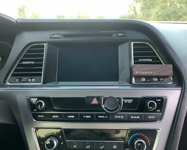 Серый Хендай Соната, объемом двигателя 2 л и пробегом 154 тыс. км за 11200 $, фото 24 на Automoto.ua