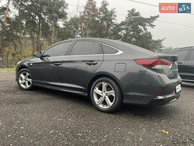 Серый Хендай Соната, объемом двигателя 2 л и пробегом 192 тыс. км за 12900 $, фото 8 на Automoto.ua