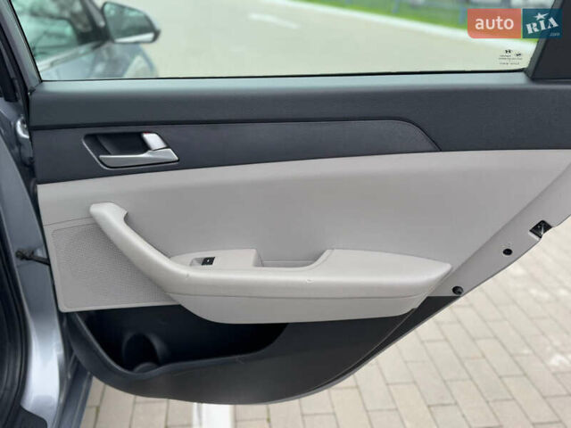 Сірий Хендай Соната, об'ємом двигуна 2.4 л та пробігом 167 тис. км за 8900 $, фото 47 на Automoto.ua