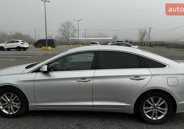 Серый Хендай Соната, объемом двигателя 2.36 л и пробегом 187 тыс. км за 9500 $, фото 4 на Automoto.ua