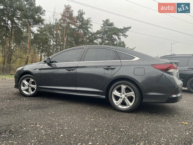 Серый Хендай Соната, объемом двигателя 2 л и пробегом 192 тыс. км за 12900 $, фото 7 на Automoto.ua