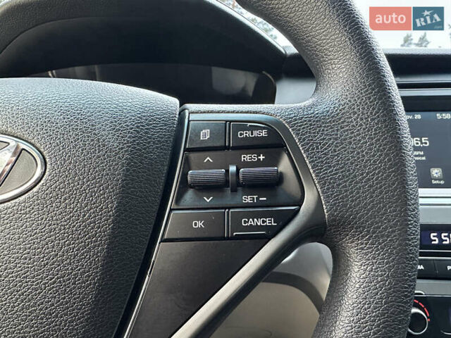 Сірий Хендай Соната, об'ємом двигуна 2 л та пробігом 140 тис. км за 14300 $, фото 35 на Automoto.ua