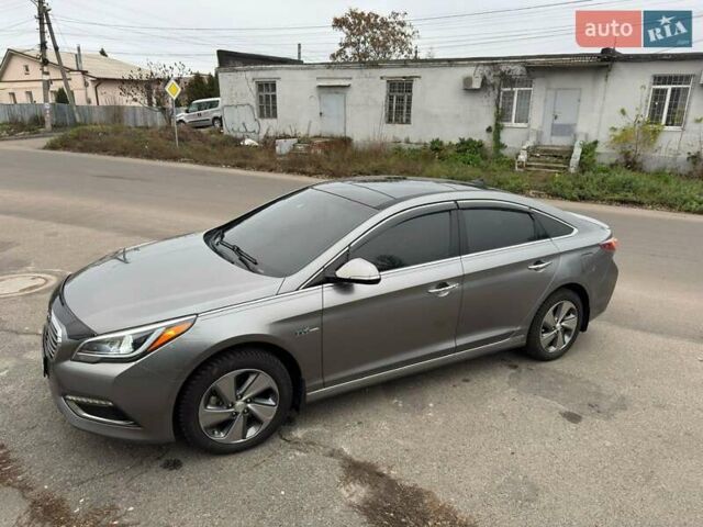 Серый Хендай Соната, объемом двигателя 2 л и пробегом 135 тыс. км за 14950 $, фото 3 на Automoto.ua
