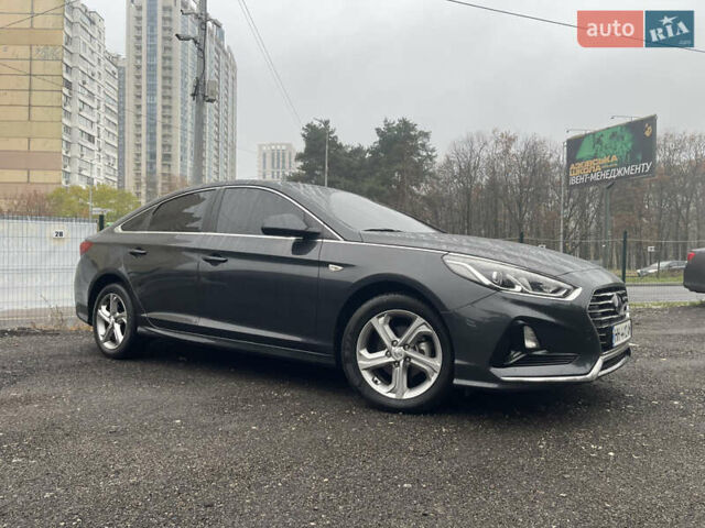 Серый Хендай Соната, объемом двигателя 2 л и пробегом 192 тыс. км за 12900 $, фото 12 на Automoto.ua